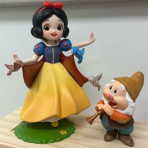 POP MART Disney Princess Snow White figurine. Set of one. One small box.